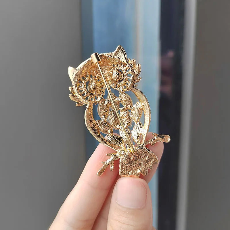 Dazzling Owl Charm: Crystal Pin---your new go-to accessory for adding a whimsical sparkle to any outfit! 🦉💖